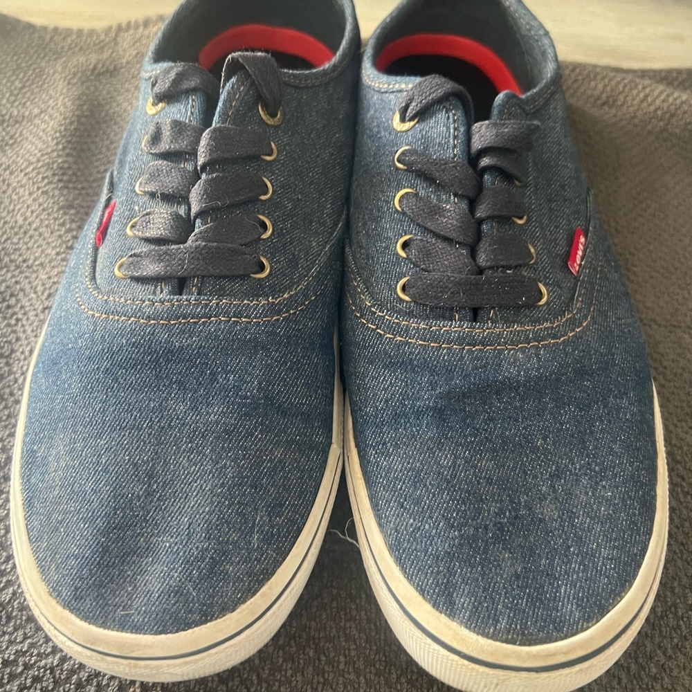 Men’s Levi’s Denim like Canvas shoes size 10.5